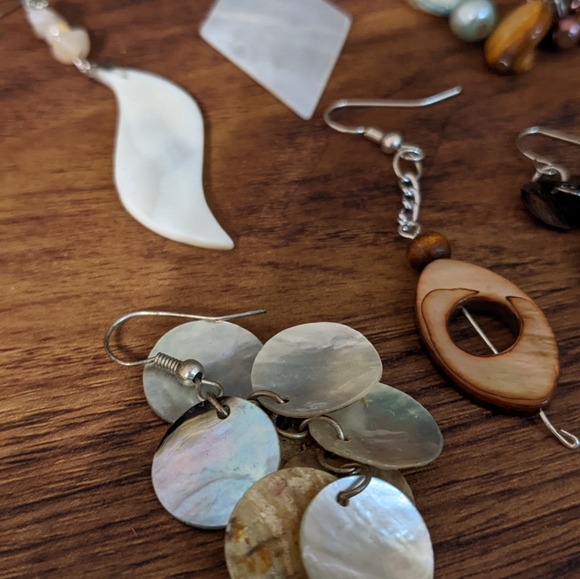 2/20$ Lot of mother of pearl and seashell single earrings - Picture 4 of 4